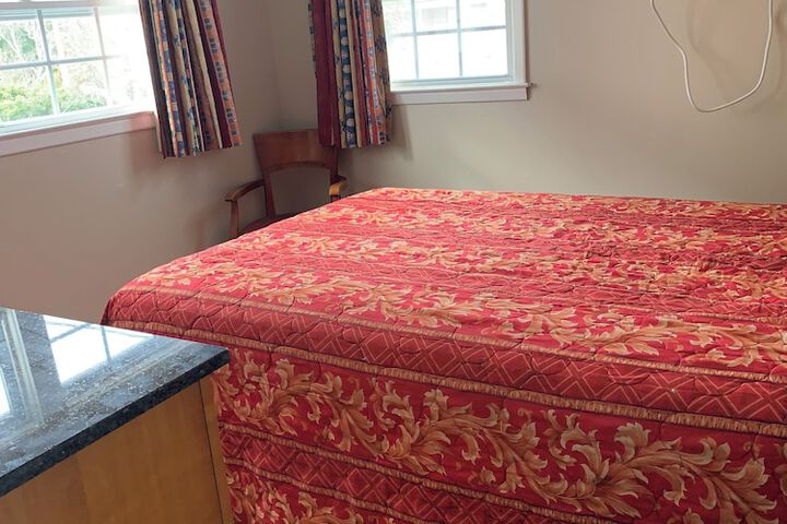 Room 6 of 19