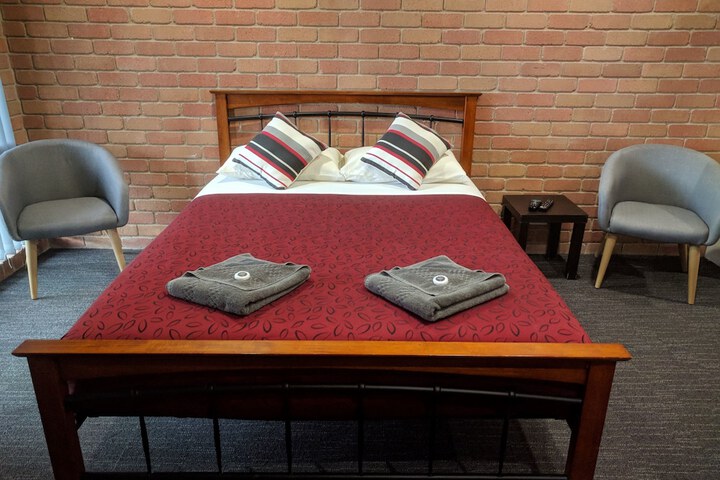 Room 33 of 74