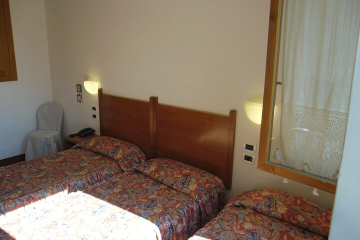 Room 4 of 39