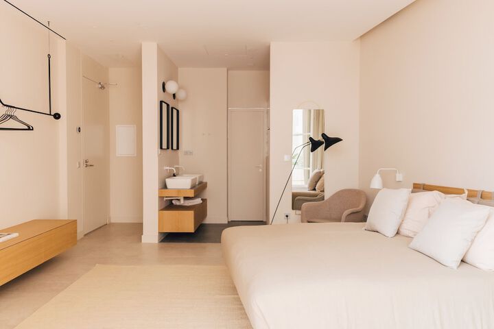 Room 28 of 61