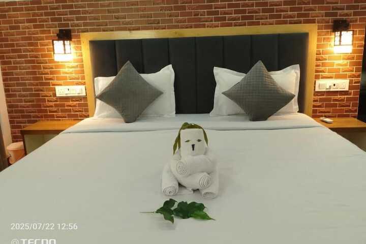 Room 2 of 32