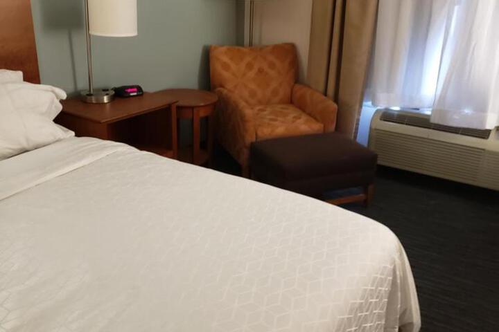 Standard King Bed Accessible (14 of 18)