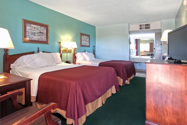Room 13 of 33