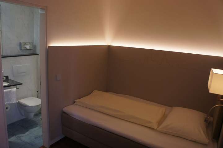 Room 7 of 94