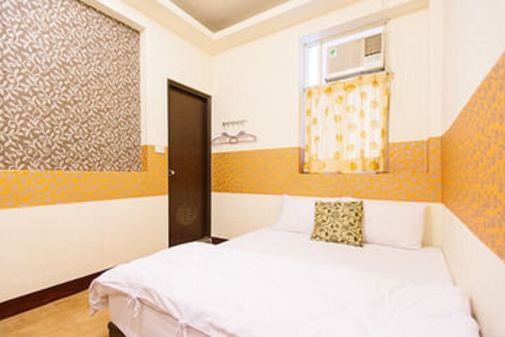 Room 2 of 16