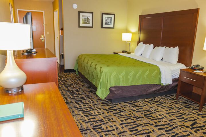 1 King Bed (16 of 21)