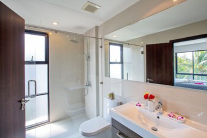Room 4 of 28
