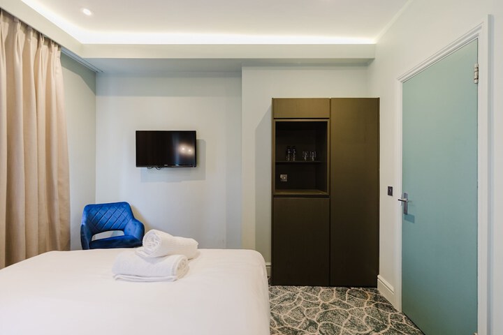Room 40 of 263