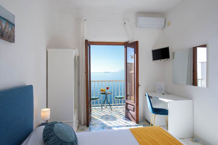 Room 8 of 22