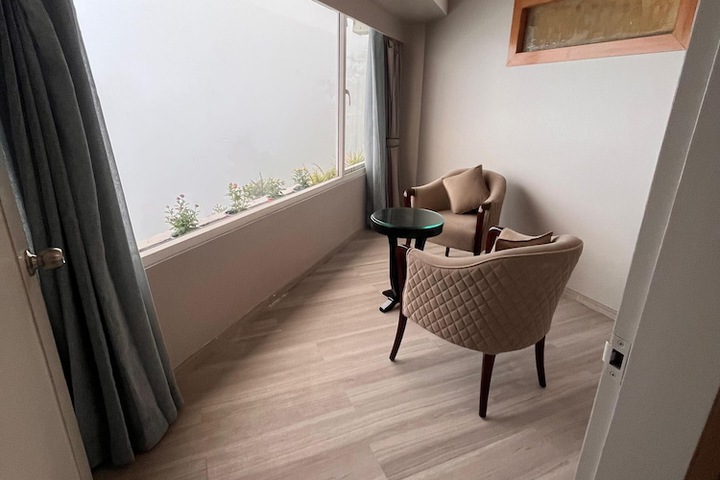 Room 13 of 34