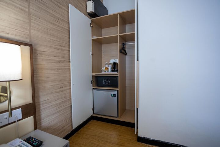 Room 11 of 110