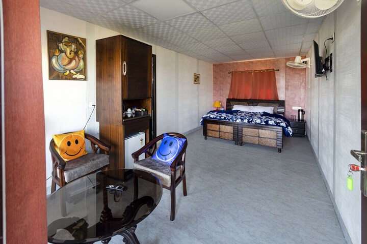 Room 11 of 53