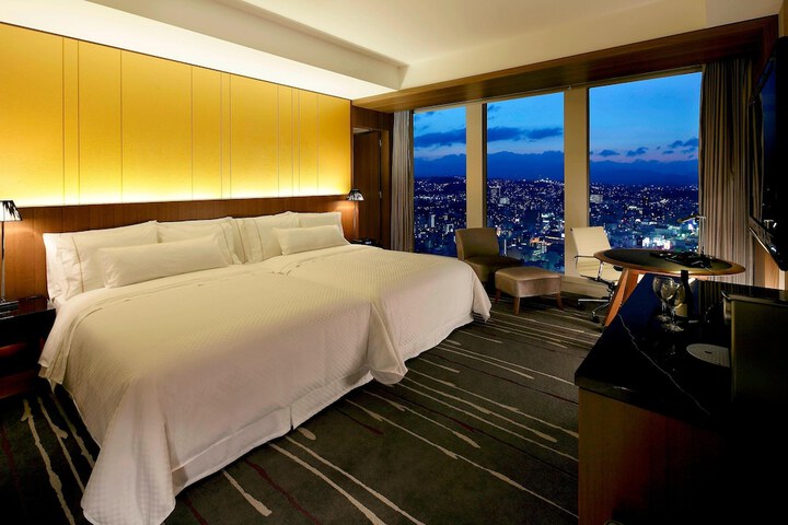 Room 16 of 76