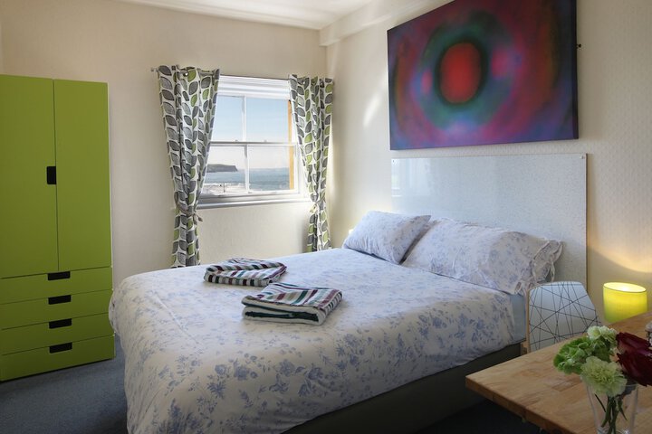 Room 25 of 103