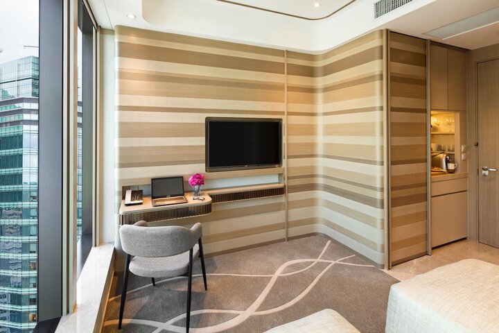 Room 13 of 38