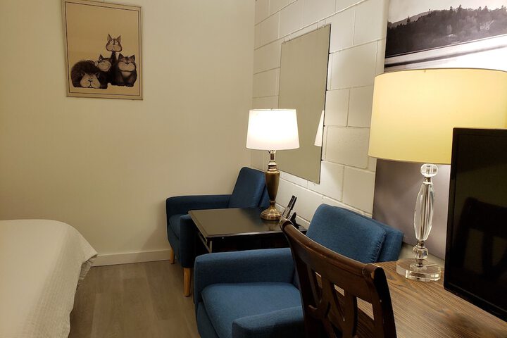 Room 27 of 81