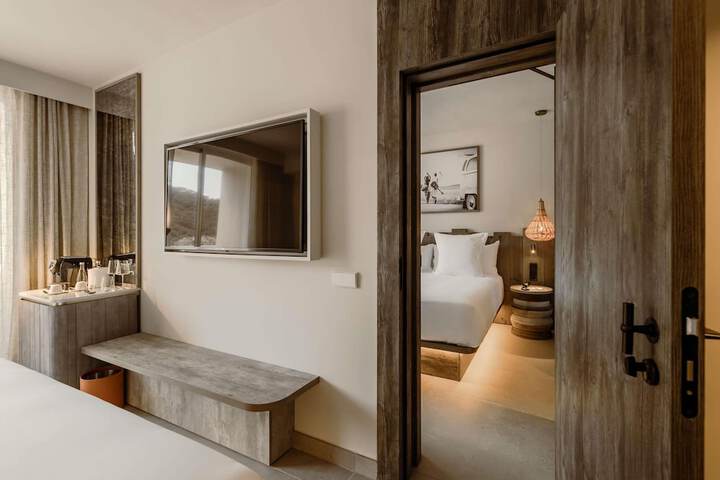 Room 38 of 227