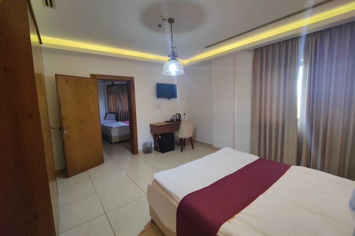 Room 14 of 65