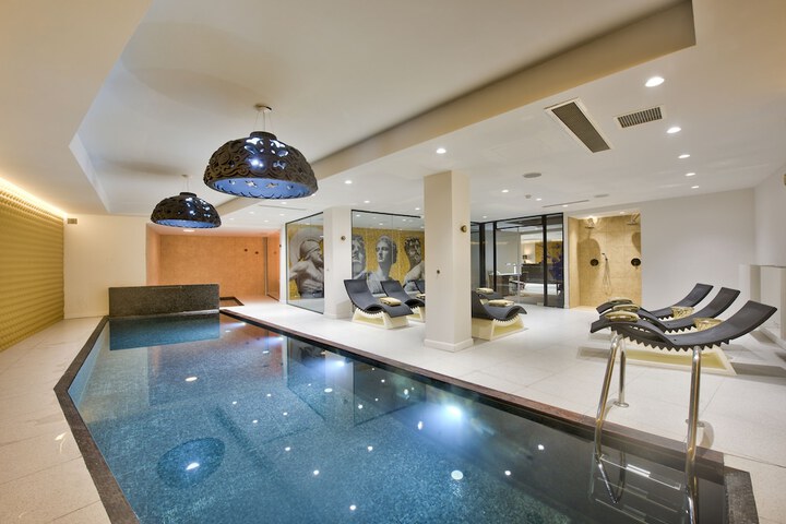 Pool 64 of 93