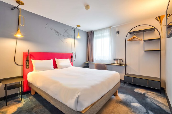 Room 6 of 46
