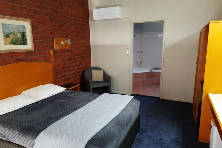 Room 10 of 31