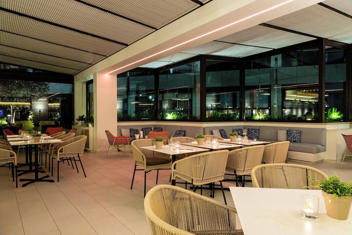 Dining 81 of 158