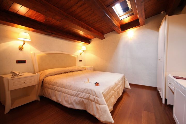 Room 15 of 61