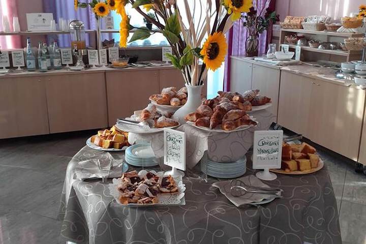 Breakfast buffet