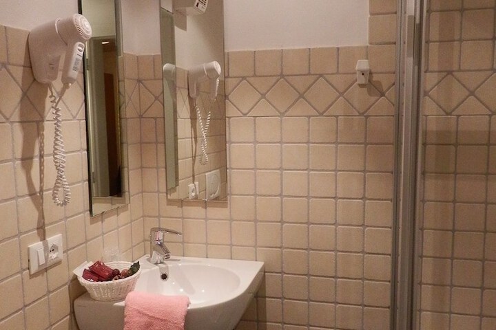 Room 14 of 50