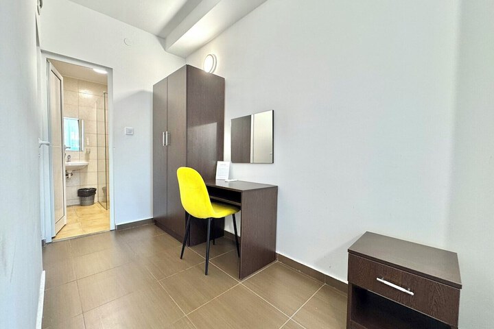 Room 18 of 73