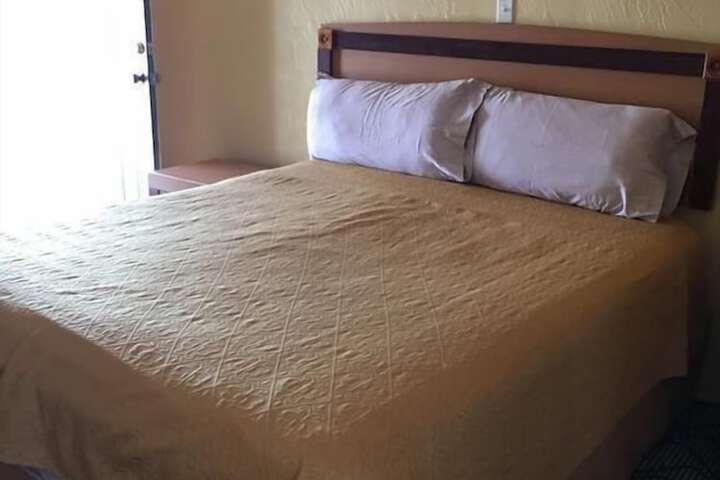 Room 5 of 12