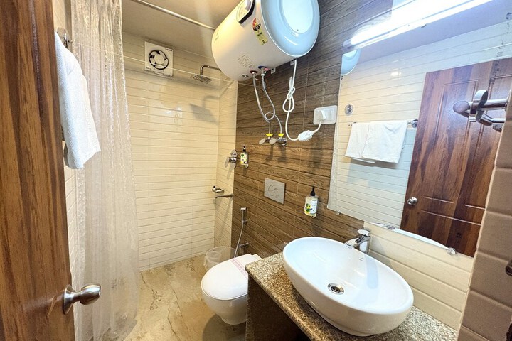 Room 14 of 34