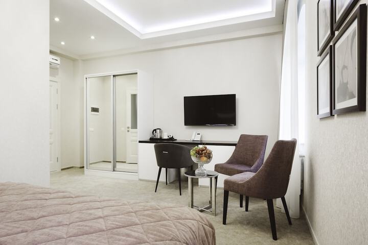 Room 8 of 39