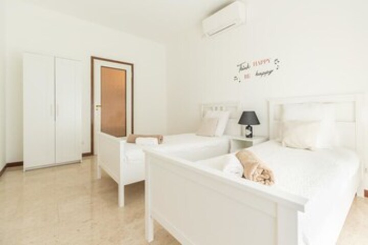 Room 17 of 19
