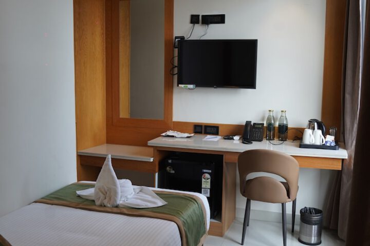 Room 9 of 24