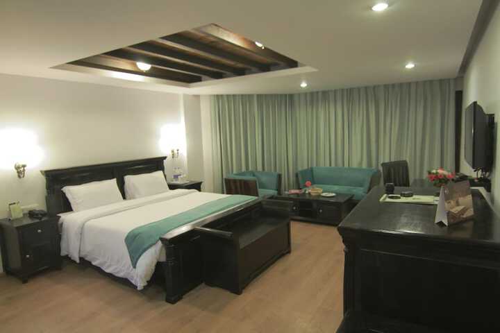 Room 12 of 76