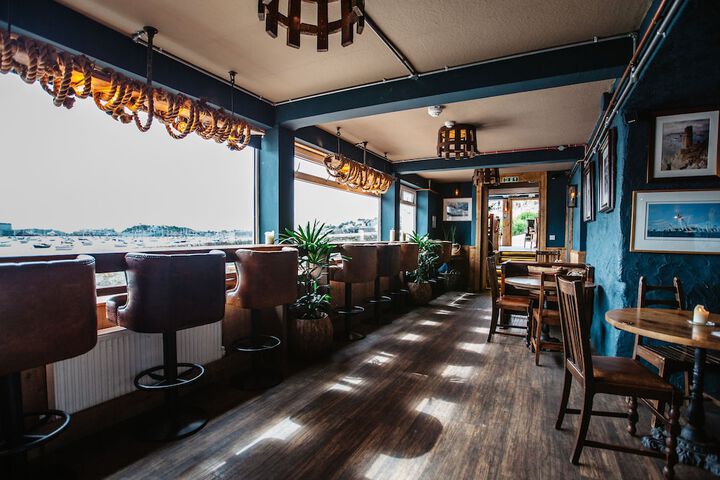 Lounge 58 of 72