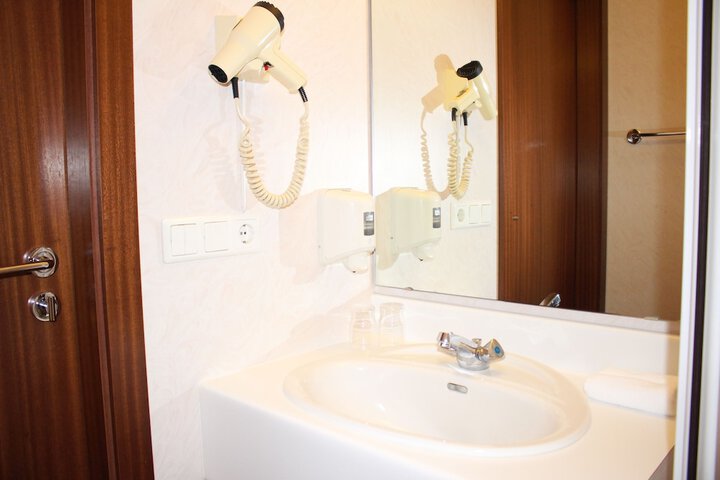 Room 13 of 29