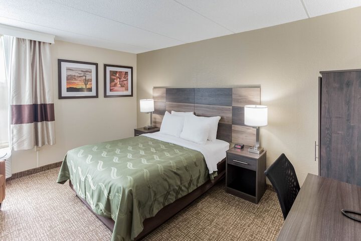 1 Queen Bed (1 of 17)