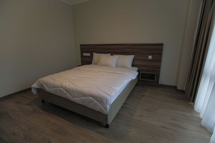Room 5 of 18