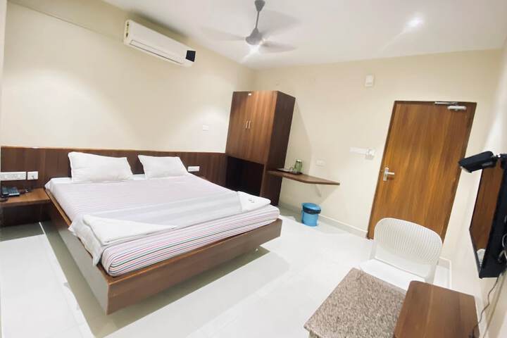 Room 2 of 16