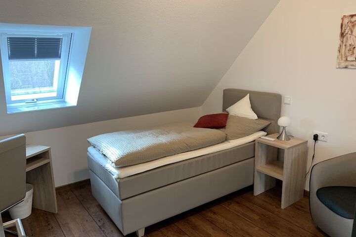 Room 5 of 38