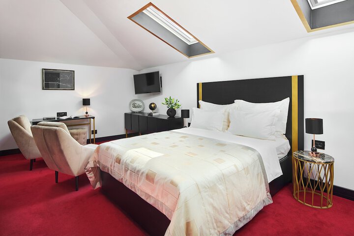 Room 13 of 40