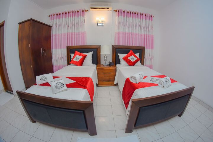 Room 7 of 33