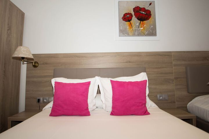 Room 16 of 140