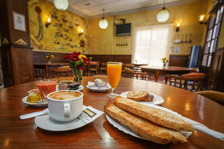 Breakfast/Coffee Service 66 of 76