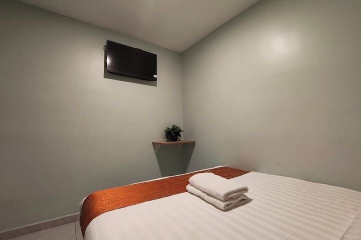 Room 10 of 60