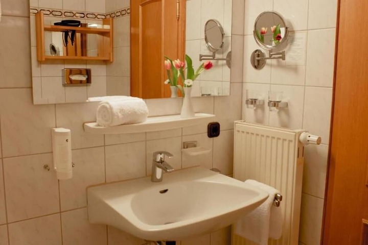 Room 17 of 25