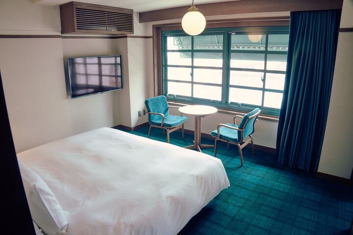 Room 13 of 106
