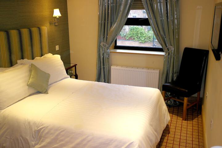 Room 6 of 48
